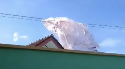 Balon Udara Jatuh di Atap Rumah Warga Ponorogo, dari Trenggalek?
