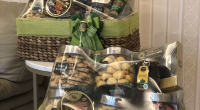 Tradisi Memberi Parcel dan Hampers di Hari Special, Apa Sih Bedanya?