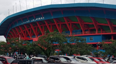 Puluhan Polisi Amankan Nobar di Stadion Gajayana Kota Malang