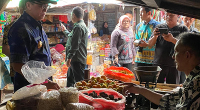 Pj Bupati Bojonegoro Pastikan Stok dan Harga Sembako Aman Jelang Lebaran