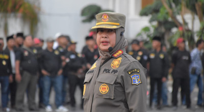 Satpol PP Surabaya Perketat Penertiban di Traffic Light jelang Peringatan Otoda