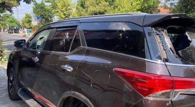 Suami di Kediri Hajar Istri dan Selingkuhannya, Kaca Mobil Dipecah