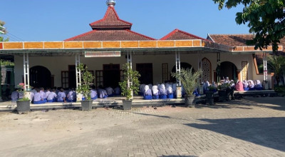 SMPN 1 Balong Ponorogo Gelar Salat Gaib untuk Korban Balon Udara Meledak