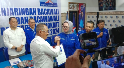 Eri-Armuji Kembalikan Berkas Pendaftaran Pilwali Surabaya ke Demokrat