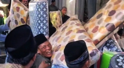 Viral Video Warga Sidoarjo Datang Hajatan Dapat Kasur Lipat 