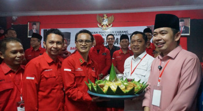 Diplomasi Nasi Tumpeng Gus Fawait saat Daftar Bacabup Jember, Apa Maknanya?