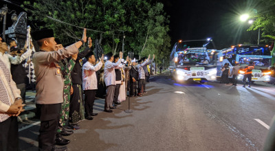 1.464 Jemaah Kloter 1-4 asal Bojonegoro Berangkat ke Asrama Haji Sukolilo