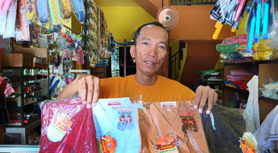 Penjualan Seragam di Pasuruan Menurun Tiap Tahun, Ini Keluhan Pedagang
