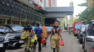 Kantor Pemkot Surabaya Keluarkan Asap, Diduga Karena Korsleting Panel Listrik