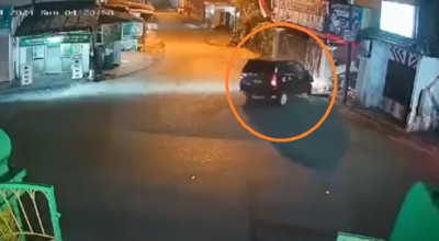 Video Viral Mobil Tabrak Rumah di Tulungagung, Pelaku Sempat Kabur