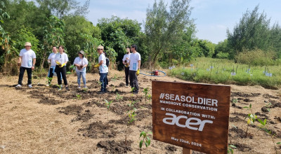 Acer Tanam Ribuan Mangrove di Surabaya, Taglinenya SayangBumi