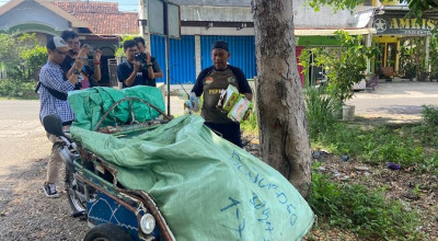 Kisah Pemulung di Ponorogo Naik Haji, Nabung Rp3 Ribu Tiap Hari