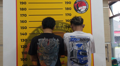 2 Pemuda Jember Buang Sabu saat Dicegat Polisi, Naik Motor Tanpa Helm dan Nopol