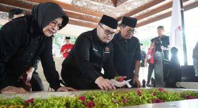 Ziarah ke Makam Bung Karno, Mas Dhito: Kita Teruskan Api Perjuangan Beliau