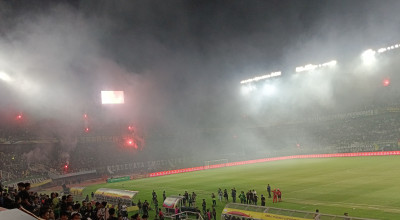Anniversary Game Persebaya Surabaya Vs Persibo Bojonegoro Dibuyarkan karena Flare