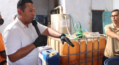 Polisi Bongkar Pabrik Arak Trobas di Malang, Produksi Sebulan Capai 500 Liter