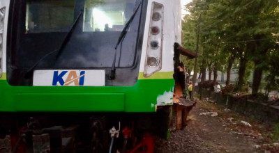 Commuterline Sindro Ditabrak Truk di Sidoarjo, 5 Perjalanan KA Terhambat