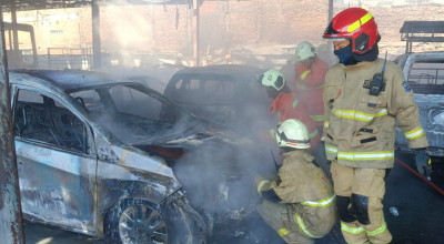 Pool Damri Jagir Surabaya Terbakar, Mobil Karyawan Ludes