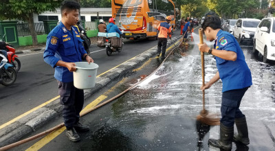 Tumpahan Oli dari Kendaraan di Kota Malang, Ini Imbauan untuk Pengendara