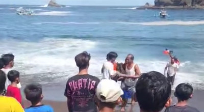 Pengunjung Pantai Payangan Jember Cari Karang Tewas Digulung Ombak