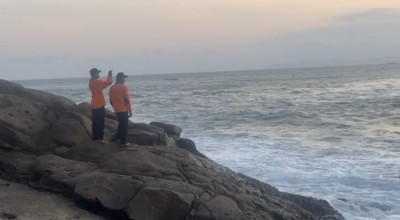 5 Pelajar Jember Tergulung Ombak Pantai Payangan Ambulu, 1 Orang  Hilang
