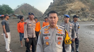 Pelajar Hilang, Polisi Imbau Wisatawan Pantai Payangan Jember Tak Mandi di Laut