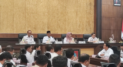 Pj Bupati Jombang Sugiat Kawal Gerakan Bangga Produk Lokal