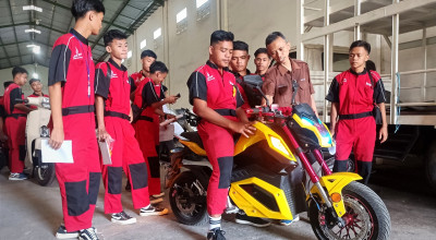 Siswa SMK NU Ma'arif Doro Pekalongan Kunjungi Pabrik Molindo Gresik