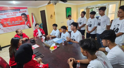 Bro Richard Ambil Formulir Bacawawali Surabaya di PSI Diantar Belasan Pelajar