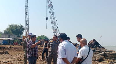 DPRD Bangkalan Sidak Pemotongan Kapal Ilegal, Sudah Beroperasi Puluhan Tahun