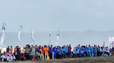 Ratusan Warga Pacitan Bersih-bersih Pantai Pancer Dor