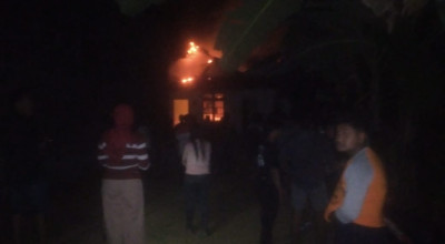 Bakar Baju Bekas, Rumah Warga di Tulungagung Ludes Terbakar