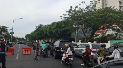Hindari Jalan Gubernur Suryo-Yos Sudarso Surabaya, Macet Gegara Nikah Massal