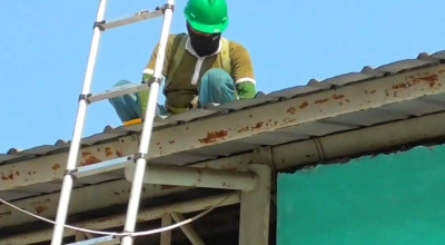 Gegara Kebakaran Pabrik Avian Sidoarjo, Atap Gedung SMPN 1 Rusak