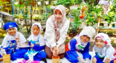 Pemerhati Pendidikan Sidoarjo Ajak Orang Tua Simpan Handphone saat Bersama Anak