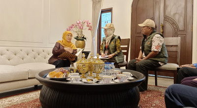 Petugas Pantarlih Surabaya Lakukan Coklit di Rumah Khofifah