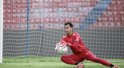 Persik Kediri Lepas Kiper Dikri Yusron