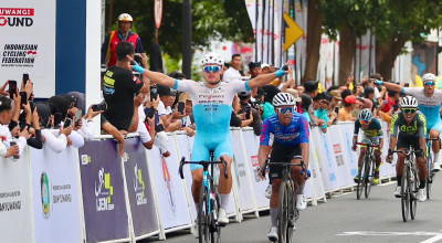 Etape 2 Tour de Banyuwangi Ijen Sengit, Crash Jelang Finish