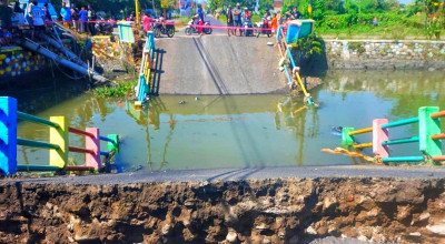 Jembatan Kedungpeluk Sidoarjo Ambruk, Warga Terancam Terisolasi