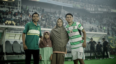 Perjuangan Ibu Kasim Botan, dari Adonara Ingin Lihat Anak Main di GBT Surabaya