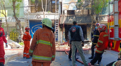 Ruko Furniture di Jalan Kertajaya Surabaya Terbakar