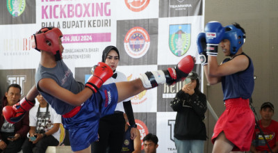 Mas Dhito Beri Pesan Penting Atlet Kick Boxing Piala Bupati Kediri 2024