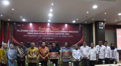 KPU Jatim Serahkan Santunan Pantarlih Kabupaten Malang yang Meninggal Dunia