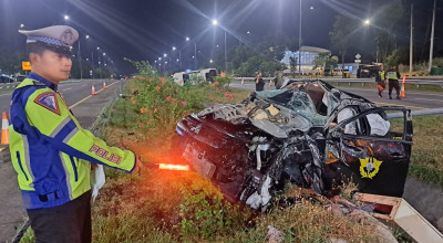 2 Mobil Bea Cukai Kediri Bertabrakan di Tol Jombang, Begini Nasib Penumpang