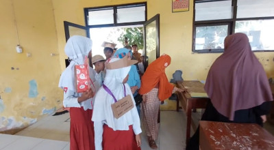Berebut Bangku hingga Tangis Ortu Warnai MPLS Hari Pertama di Lamongan