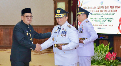 Pj Gubernur Jatim Lantik Pj Bupati Bondowoso dan Jombang Baru