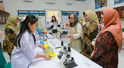 PIKA PI Group dan PG Beri Bantuan Pendidikan 7 SD di Gresik