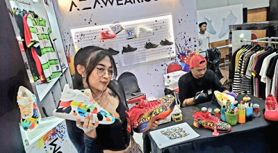 Melihat Sneakers Eksklusif Kolaborasi AZA dan Street Art Ternama di Surabaya