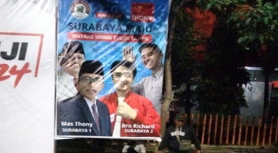 Baliho Mas Thony-Bro Richard Bertebaran di Surabaya, Pendowo Gercep Lakukan Ini