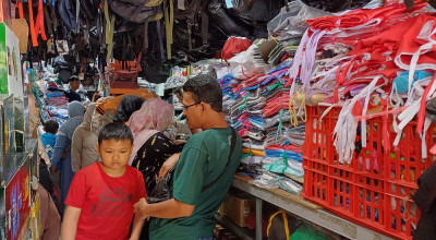 Penjual Perlengkapan Sekolah di Lamongan Panen Cuan Tahun Ajaran Baru
